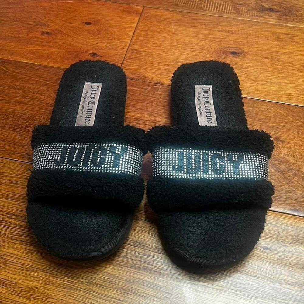 Juicy couture black slippers with